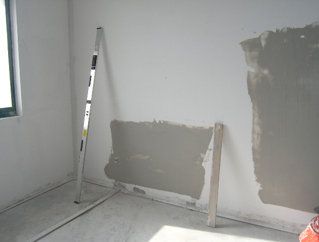 怎樣在老墻面上涂刷乳膠漆?處理不當(dāng)會(huì)有什么樣的表現(xiàn)?如何處理 怎樣在老墻面上涂刷乳膠漆?處理不當(dāng)會(huì)有什么樣的表現(xiàn)?如何處理